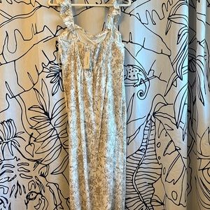 Brand new- Francesca’s XL dress. Off white with a tan floral pattern.